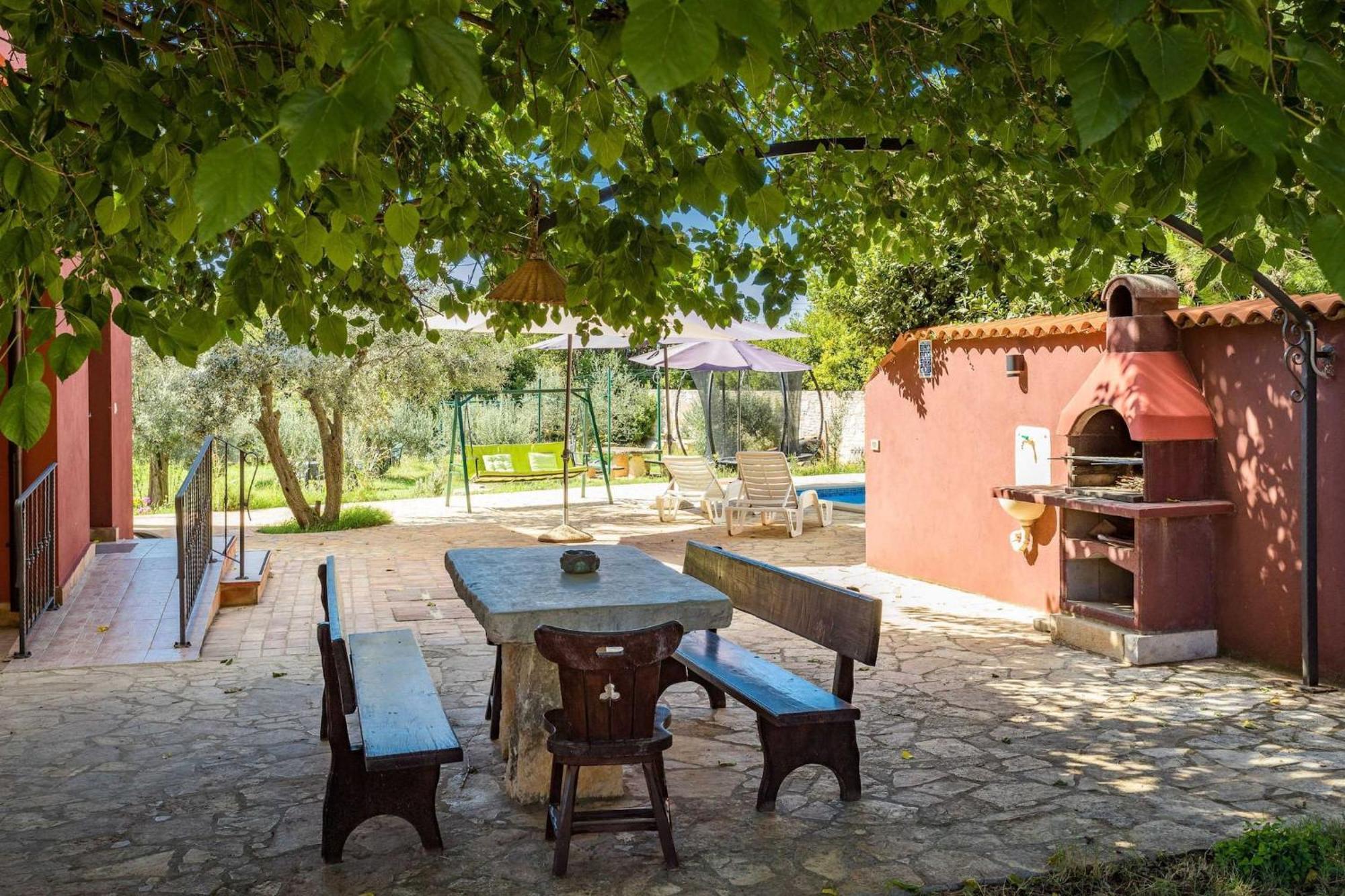Holiday Home Pina Pula Bagian luar foto